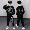 Set di abbigliamento Set di abbigliamento per ragazzi Autunno Set di tute per bambini Felpe con cappuccio Pantaloni Tuta sportiva Costume per bambini della scuola 4 5 6 8 9 10 12 anni 231020