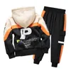 Set di abbigliamento Set di vestiti per ragazzi Set di lettere per bambini Stampa Felpe con cappuccio + Pantaloni 2 pezzi Tuta per adolescenti Costume spesso da 4 a 14 anni Abbigliamento per bambini grandi J231020