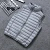 Mäns västar Män våren Autumn Down Vest Jackets Mäns lätta förpackningsbara puffer ärmlösa västrockar 231020