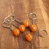 Keychains Lanyards 2 PCS 2CM CRÉATIVE PRATUANT SMAL BASKETBAL MOIDCHAIN BASEALBAL FOOTABLE Volleyball Forme Clé Accessoires Bijoux d'anniversaire Bijoux R231020