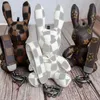 High-end designer Cartoon Rabbit Car Key Pierścienie torba wisieć urok breloyka biżuteria kratka kwiat nadrukowane uszywcze kobiety mężczyźni moda lea242l