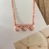 Collane con ciondolo Huitan Collana con piccoli fiori bianchi freschi per donna con pietra lucida CZ Delicati gioielli di moda indossabili quotidianamente