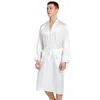 Vêtements de nuit pour hommes en gros col en V solide satin blanc robe kimono long peignoir pyjamas chemise de nuit légère pour la fête de mariage