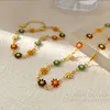 Chaînes en cuivre plaqué or véritable petite marguerite fraîche fleur bracelet collier coloré ins vent contraste design cadeau pour femme