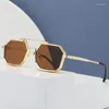 نظارة شمسية 2023 أزياء إطار المعادن تصميم العلامة التجارية للسيدات الشمس الشمس في الهواء الطلق النساء النظارات UV400 Gafas de sol