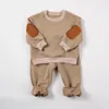 Conjuntos de roupas Bebê Meninos Fatos Casual Moda Patchwork Hoodies Ternos Moletom Calças Conjuntos de Suéter Infantil Ternos Crianças Roupas 231020