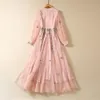 2023 Autumn Pink Floral Embroidery Sequins klänning långärmad rund hals panelerade långa maxi casual klänningar S3O141011