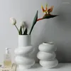 Vases en forme de vase en céramique hydroponique blanc maison modèle chambre décorée avec des articles de fleurs de beignet