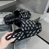 Nowa platforma Kapciecze jeden pasek swobodny płaskie litery All-Match Slipper Plus Size Buty damskie hurtowe