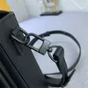 Full Letters Cross Body Bag Designer Luxury Black äkta läder mobiltelefonpåsar för män kvinnor avslappnad trendig vintage herrväska plånböcker