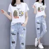 Kvinnors tvåstycksbyxor passar mode Kort ärm T-shirt-topp och genomborrad fotledslängd Jeans Set Kvinnlig student 2023 sommar