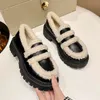 Scarpe eleganti Mocassino di lusso in similpelle foderato con tosatura con suola carrarmato da donna invernale caldo peluche slip on piattaforma in nero marrone taglie forti 231019