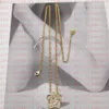 Collar de diseñador de moda con letra V colgante Banshee Medusa Head chapado en oro de 18 quilates para mujer VE43300