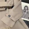 Gabardina de diseñador Abrigos de mujer Doble botonadura Longitud media Cinturón de cuero estampado Forro marrón Solapa de manga larga Moda Ropa de diseñador elegante