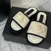 Pantofole da donna Designer Camelia Fiore lavorato a maglia Lana Slip On Slides Tacchi bassi Ciabatte Infradito da donna Scarpe per il tempo libero al coperto per ragazze in festa Stivaletti per scarpe da sposa