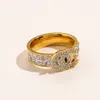 Neue modische Schmuck Designer Ringe Frauen Brief Liebe Hochzeit liefert 18 Karat vergoldet Edelstahl Diamant Edelsteine Ring F290H