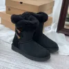 Botas femininas australianas e botas de neve são populares todos os anos Botas femininas de couro longas e curtas estão na moda para usar e botas de pelúcia quentes Design tamanho 35-42