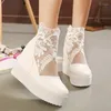 Sandales 2023 Femmes Wedges Sandale Sexy Dentelle Argent Plateforme Talons Hauts Le Gâteau Éponge Fond Épais Printemps Chaussures D'été