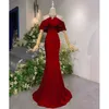 Mãe de cetim de cetim árabe dubai Mãe de vestidos de noiva colar de diamante de pescoço puro de manga elegante e elegante vestidos formais vermelhos pretos vestido de vestido preto