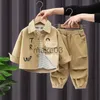 Kledingsets Jongen Herfst Pak 2023 Nieuwe Koreaanse Knappe Baby Lente Herfst Mode Stijl Jas Westerse Corduroy Doek Tweedelige Set J231020