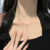 Moda kolye kadın kolye tüniş altın kaplama sier titanyum çelik marka mektubu kakma kristal inci bağlantıları zincirler tasarımcı mücevher