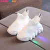 Flache Schuhe Größe 21 30 LED Kinder Leuchtender Schuh Baby Leuchtende Turnschuhe Jungen Beleuchtung Laufende Kinder Atmungsaktive Mesh Sneaker 231019