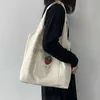 Sacos de ombro 2023 saco de compras saco de texto padrão impressão bege reutilizável simples grande capacidade moda tote bagqwertyui879