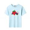 Pojkar flickor tshirts designer barn jordgubbe tryckt polos barn lyx t-shirt baby märke kostym casual barn g kort ärm essskids cxd2310216