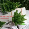 装飾的な花10PCS人工植物松の枝クリスマスツリーアクセサリーDIY年パーティーデコレーションクリスマス装飾品