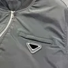 Marca de lujo Chaquetas de calidad para hombre Abrigos con letras triangulares de metal negro Abrigos de béisbol Bolsillo con cremallera Chaquetas casuales Cárdigan Deportes Ocio Tops al aire libre Ropa