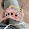 携帯電話のケース3Dかわいい漫画ソフトシリコーンラジオラジオプレーヤー携帯電話形状ケースバックカバースキンシェルiPhone 11 12 13 14 Pro Max Q231021