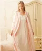 Salon de sommeil pour femmes Automne Hiver Vêtements de nuit princesse pour femmes Robes Pyjamas en flanelle à col en V. Peignoirs de nuit épais Robe de nuit Robe de chambre 231021