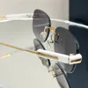 男性と女性のための新しい高級デザイナーサングラスメンズリムレスサングラスUV400保護レンズレトロアイウェア長方形のデザインゴールドグレーオリジナルケース