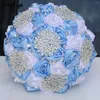 Fiori nuziali JaneVini Affascinanti bouquet da sposa in nastro bianco azzurro con bouquet di rose in raso artificiale con strass argento