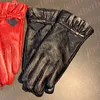 Gants de luxe en cuir pour femmes, mitaines classiques triangulaires en métal, en cachemire et en peau de mouton, pour écran tactile, automne et hiver