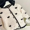 Cardigan 2023 bébé fille mode amour pulls tricotés broderie enfants printemps automne vêtements enfants vestes d'anniversaire 231021