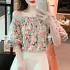 女性のブラウス夏の短いランタンスリーブシャツセクシーなスラッシュネックオフショルダートップフレンチスタイルの甘い花柄のブラウス女性服