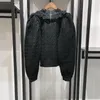 Pulls pour femmes 2023 Automne et hiver Femmes Noir Brodé Col de dentelle Épissé Puff Sleeve Pull à la main