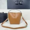 2023 kova çantası kadın tasarımcı çanta omuz el çantası olmalı 26cm klasik metal