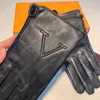 2023 Designer Gloves Women Winter Warm Mittens Luxury Sheepskin Leather Men Gloves Classic Embossed Letter Five Fingers Glove Size M L with Box