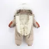 Rompers Winter Baby Rompers -30C zagęszcza ciepłe śnieg dla dziewczynki chłopiec z kapturem Kurtki wodoodporne garnitury narciarskie dla dzieci odzież wierzchnia 231020