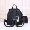 Mode NewMänner und Frauen Rucksack Qualität Designer Tasche Reisetasche Qualität Nylon Leder Dreieck Metall Logo Büchertasche Reisetasche