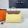 2023 Nova Cabag Bolsa de Lona Impermeável Série Designer Bolsa de Ombro 10A Bolsa Essencial Novo Estilo de Bolsa para Homens e Mulheres Bolsa Livre de Poeira Viagem Grande Capacidade 31 CM