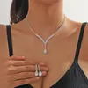 Set di orecchini e collana da donna con strass brillanti, gioielli con ciondolo in cristallo rosso, regali per donne e ragazze da damigella d'onore