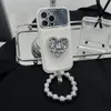 Custodie per cellulari Placcatura coreana Bracciale tondo Custodia con finestra grande per iPhone 13 Pro Max 14 Plus 12 11 Custodia con specchio a forma di cuore con diamanti 231021