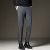 Pantalons pour hommes Pantalon de costume pour hommes printemps été mince bureau d'affaires taille élastique noir gris classique pantalon coréen mâle grande taille 27-38 40 42 231021