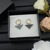 Pendientes de diseño Joyería para mujer Pendiente de aro blanco y negro para mujeres Regalos Triángulo Colgante Anillo de oreja Joyería para mujer Pendientes de botón Adornos