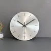 Zegary ścienne Nordic Metal Clock Ciche Creative Design Sypialnia Srebrna liczba mechaniczna Orologio Da Parete Kitchen Decorction