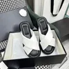 Pantofola bianca Designer Slides Sandali da donna Sandali con tacco da piscina Tessuto di cotone Paglia Pantofole casual per la primavera e l'autunno Pantofole piatte comfort Scarpe con cinturino anteriore imbottito