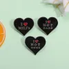 Broches en émail cœur noir, sac pour vêtements, Badge cadeau personnalisé j'aime les mamans papas, accessoires bijoux vente en gros